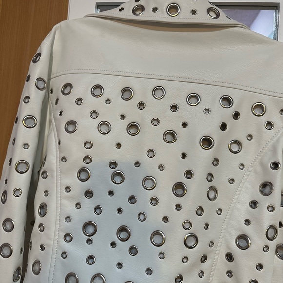 B. COATURE WHITE LEATHER JACKET - Picture 3 of 5